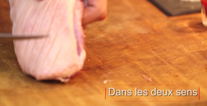 Saler et poivrer les magrets.