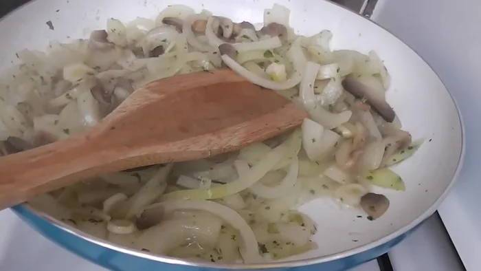 Ajouter une cuillère à soupe de concentré de tomate.