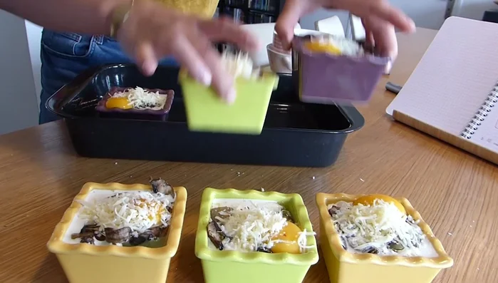 Faire cuire au bain-marie au four. (267.05)