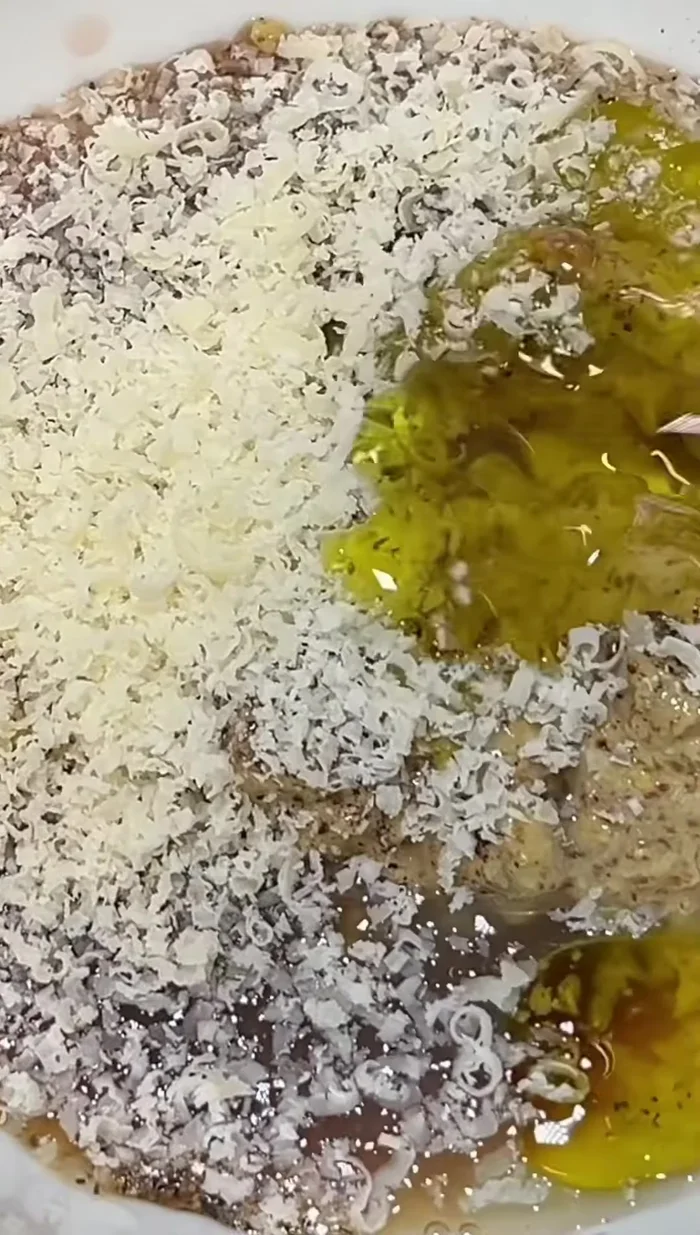 Couper et laver la laitue. Utiliser une essoreuse à salade pour enlever l'excédent d'eau.