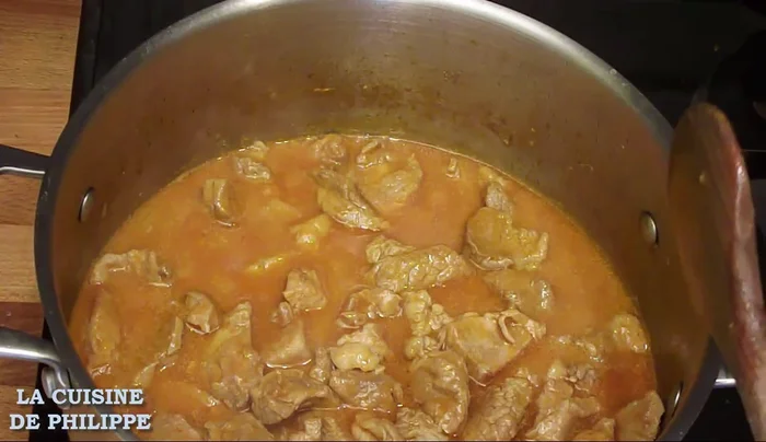 Servir avec du riz blanc, du riz basmati, du riz parfumé, des pommes de terre ou des pâtes.