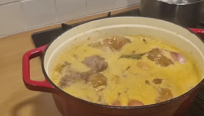 Laisser mijoter à feu doux pendant 1h30.