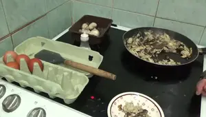 Œufs brouillés aux champignons : Recette facile et rapide