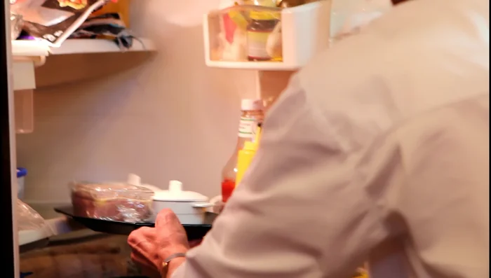 Laisser refroidir au réfrigérateur jusqu'au lendemain.