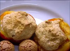 Pêches aux Amarets : Recette Facile et Délicieuse