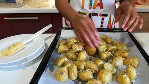Pommes de terre rôties aux fines herbes : Recette facile et délicieuse