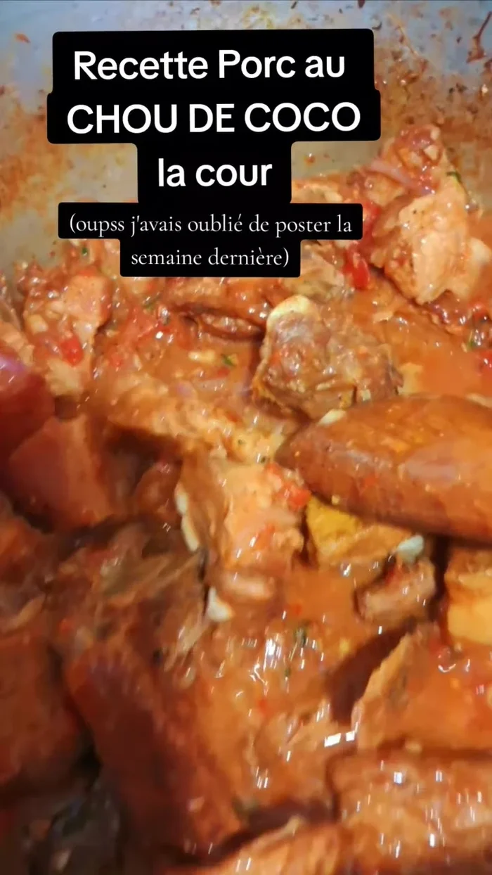 Laisser mijoter jusqu'à ce que le porc soit cuit.