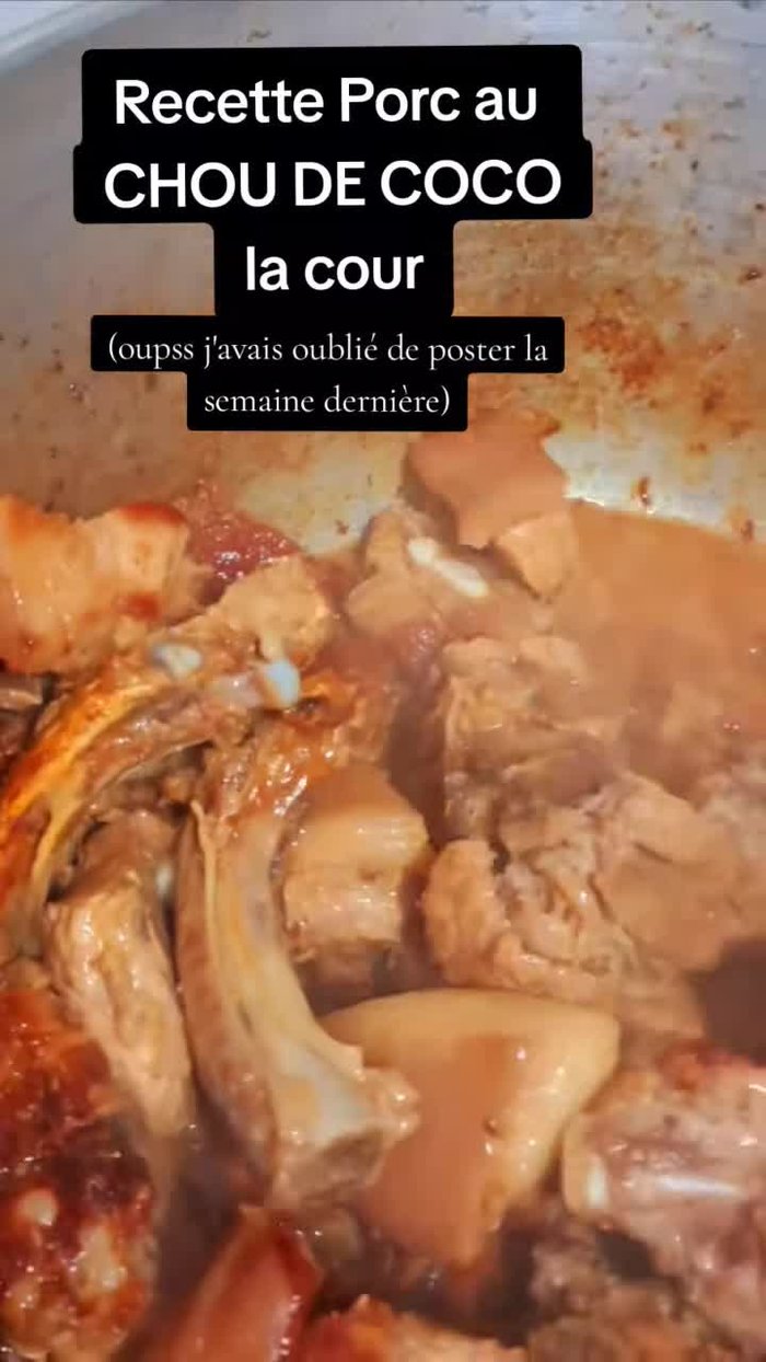 Couper le porc en morceaux. Faire revenir le porc dans une poêle jusqu'à ce qu'il soit bien rosé.