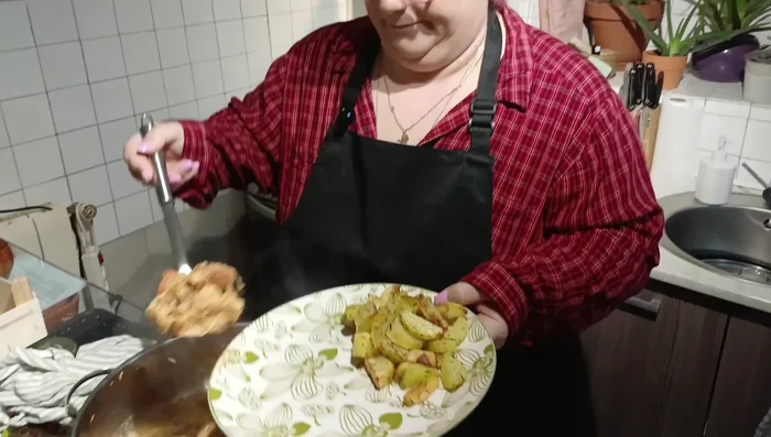 Servir chaud, accompagné de pommes de terre rôties (facultatif).