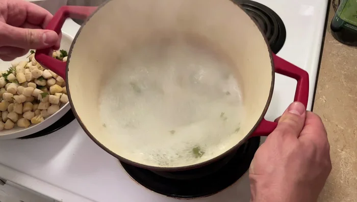 Réduire le liquide à une tasse.