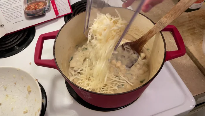 Incorporer le fromage suisse râpé.