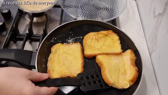 Ajouter une cuillère à soupe de sucre vers la fin de la cuisson pour caraméliser.