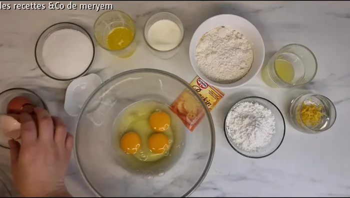 Préchauffer le four à 180°C (ou 160°C pour une cuisson lente du cake).