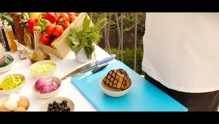 Saisir le thon pendant 20 minutes environ (pour une cuisson rosé).