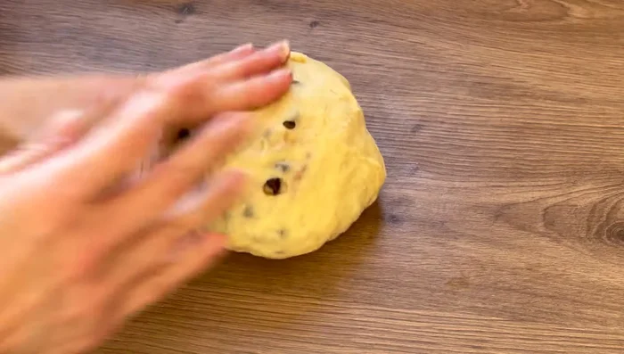 Divisez la pâte en plusieurs petites boules (ici 8).