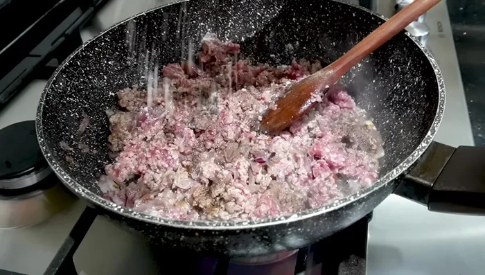Bien mélanger jusqu'à obtenir une pâte homogène.