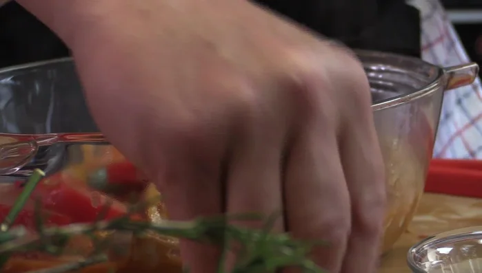 Assaisonner et rajoutez des aromates.