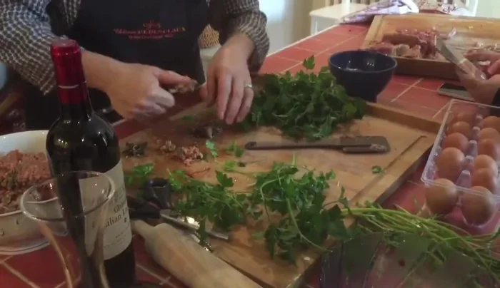 Montage de la tarte : Assembler les ingrédients sur la pâte.