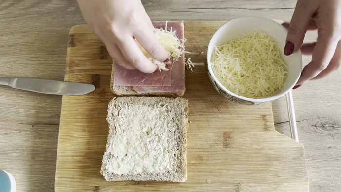 Refermer le croque monsieur.
