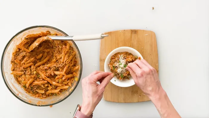 Servir chaud, saupoudrer de parmesan et de persil ou basilic. (317.56)