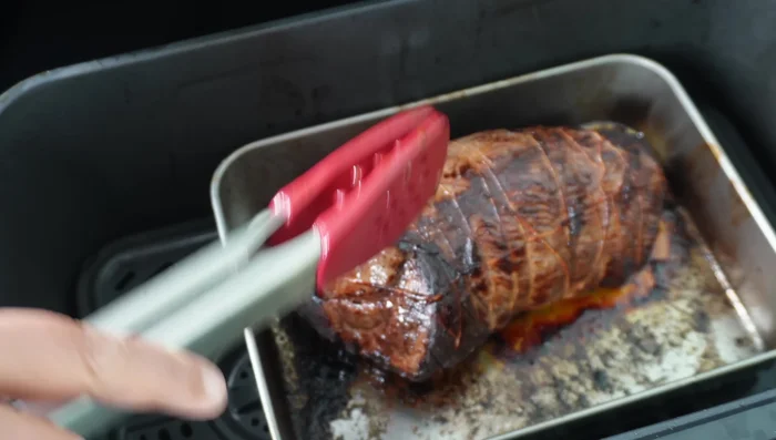 Vérifier la cuisson à l'aide d'une sonde. La température interne doit atteindre 70°C.