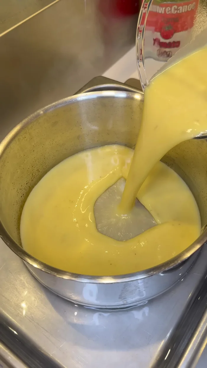 Cuire au four à bain-marie pendant 1 heure.