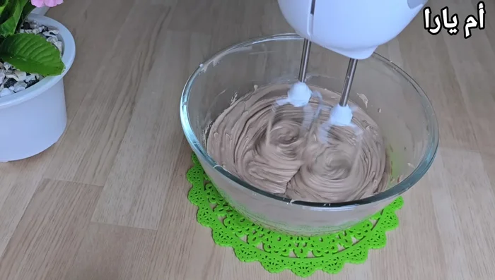 Remplir les tartelettes refroidies avec la crème.
