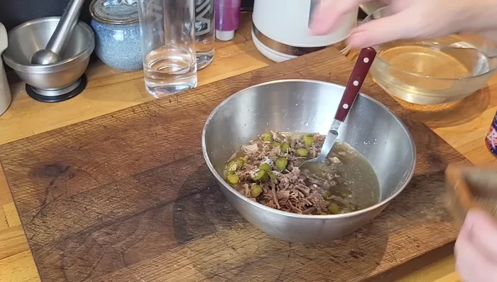 Assaisonner le mélange avec du sel et du poivre.