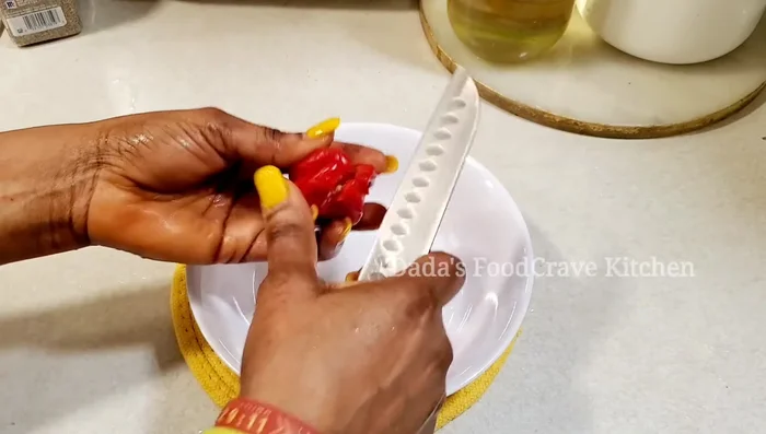 Ajouter (facultatif) un piment habanero ou Scotch Bonnet.