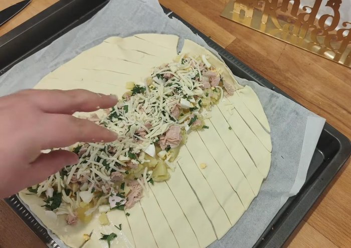Ajouter du fromage râpé, du sel et du poivre.