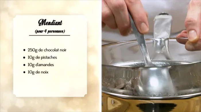 Faire fondre le chocolat noir et l'étaler sur une plaque recouverte de papier sulfurisé.