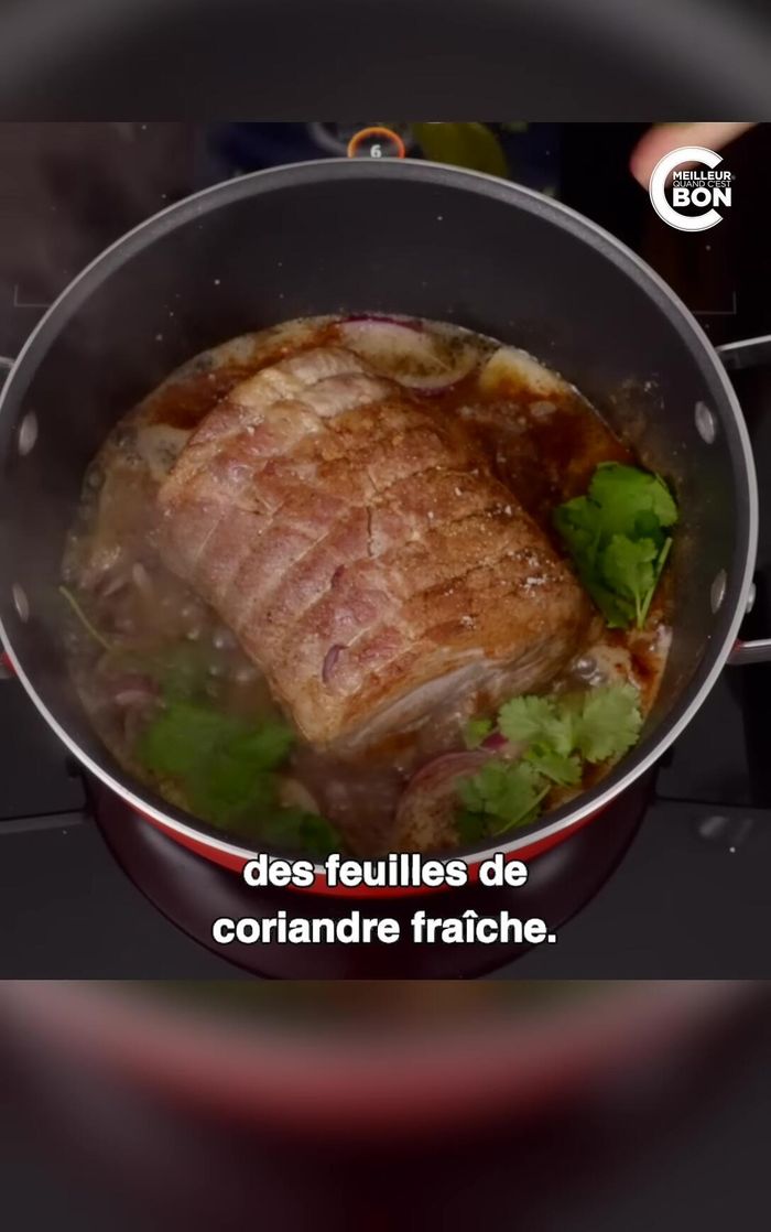 Mélanger et enfourner à 150°C pendant 4 heures à couvert, en retournant et arrosant régulièrement la viande.
