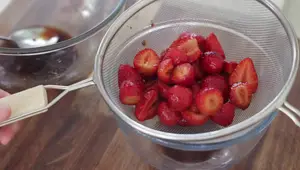 Fraises Macérées au Balsamique : Dessert Élégant et Facile