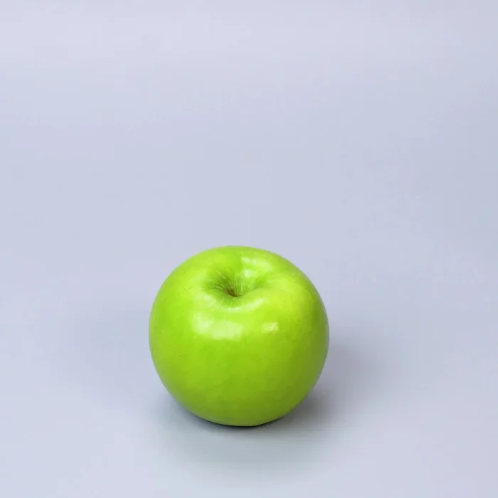 Incorporer progressivement l'eau bouillante au mélange, en remuant jusqu'à ce que la pâte soit lisse.