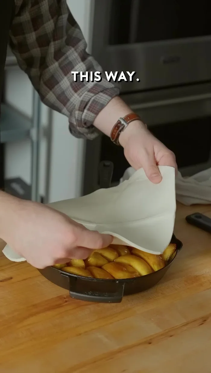 Recouvrir d'une pâte feuilletée.