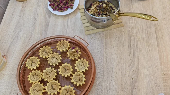 Décorer avec des noix et un peu de glycérine. (448.919)