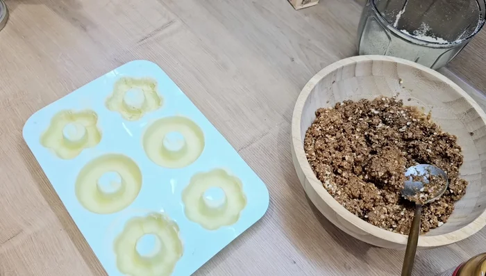 Ajouter des ingrédients optionnels à la farce : cacahuètes, caramel, etc.