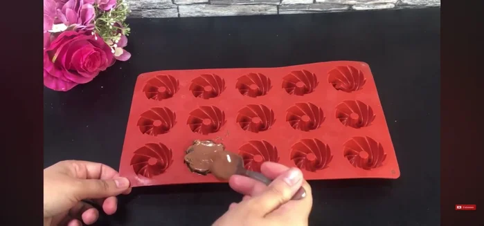 Remettre au congélateur pendant 20 minutes pour que le tout fige.