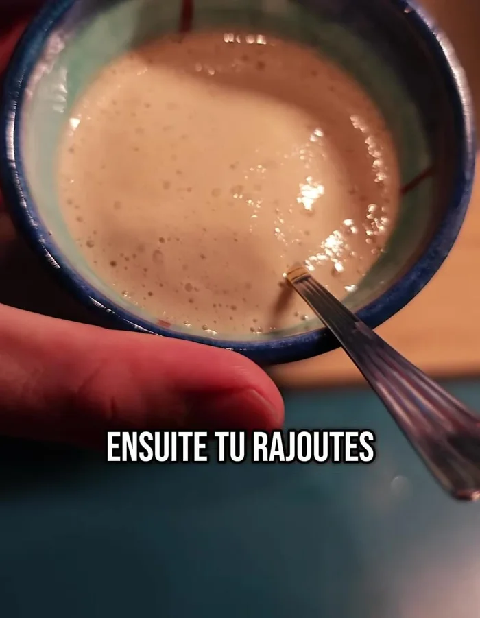 Ajouter la levure activée à la préparation.