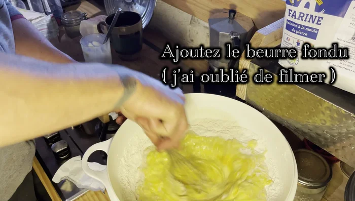 Enfournez la brioche et surveillez la cuisson. (Elle doit être dorée)