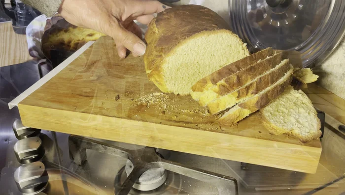 Pétrissage de la pâte : (Ici, un pétrissage minutieux est essentiel pour une texture parfaite)