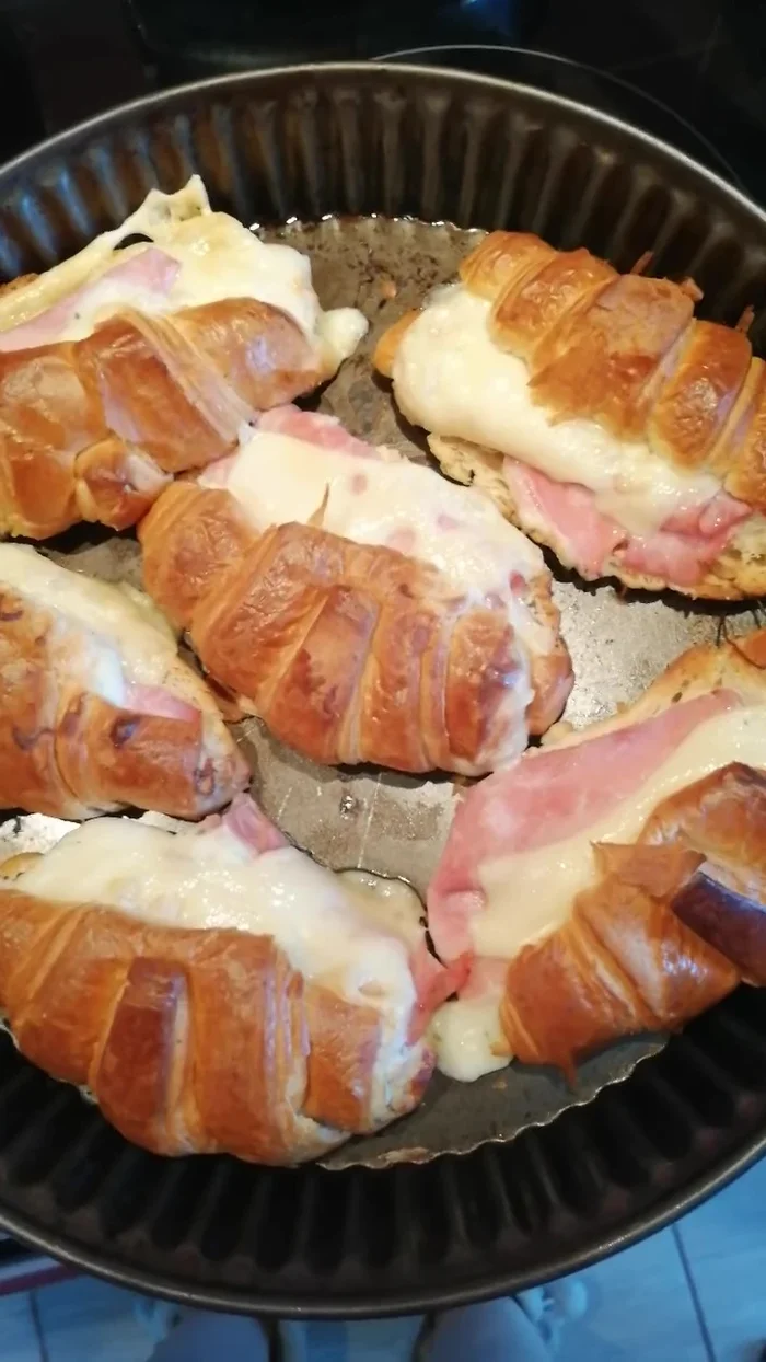 Recouvrir avec l'autre moitié du croissant.