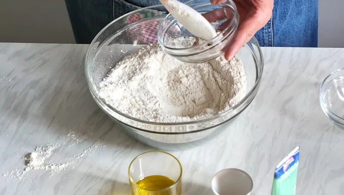 Dissolvez la levure de bière avec un peu de lait.