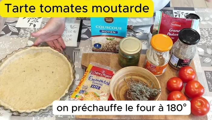 Préchauffer le four à 180°C. Piquer légèrement la pâte brisée avec une fourchette.