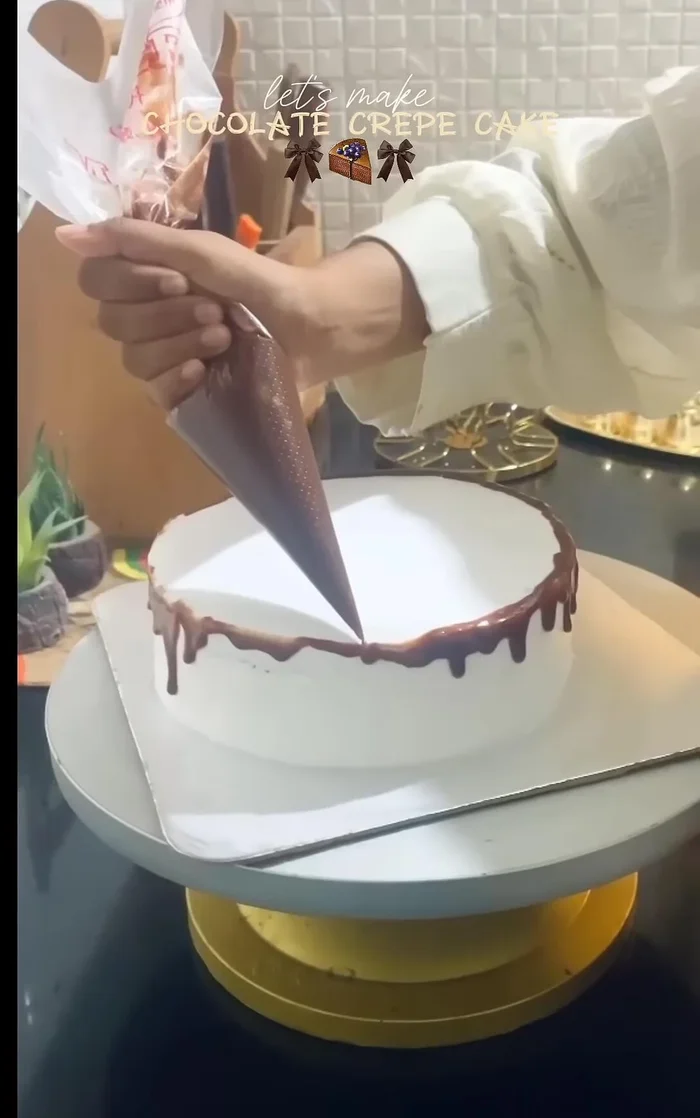 Ajoutez un autre cercle de crêpes.