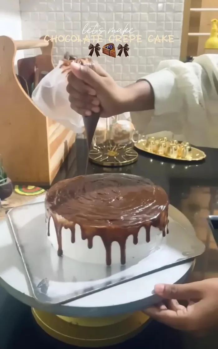 Réfrigérez le gâteau pendant un moment.