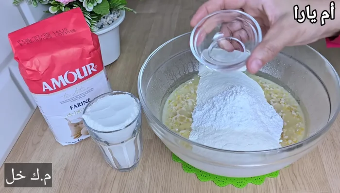 Ajouter le sel, la poudre à pâte et le vinaigre ou jus de citron.