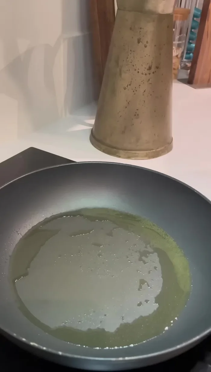 Snacker la bavette : découper la bavette et la faire snacker 1 minute de chaque côté pour obtenir des marques de cuisson.