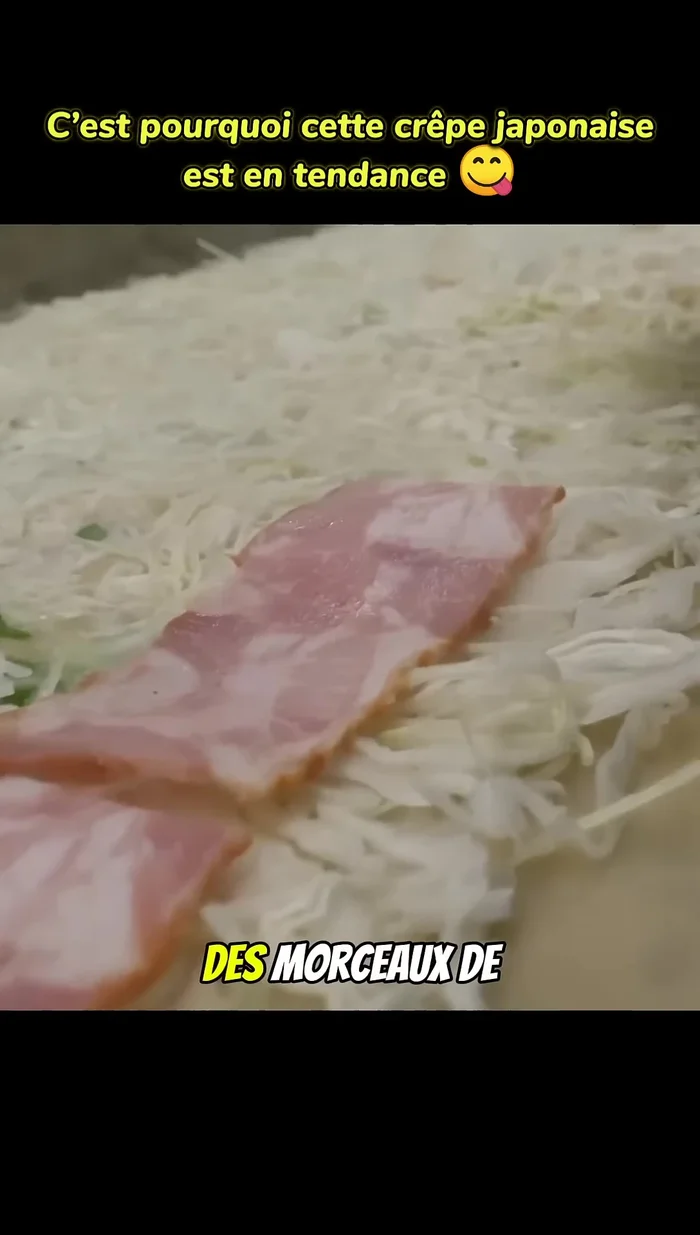 Ajouter la viande et les œufs : disposer des morceaux de viande et verser trois œufs battus sur la viande.