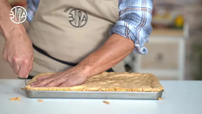 Laissez refroidir, congelez puis découpez les biscuits à la forme désirée.